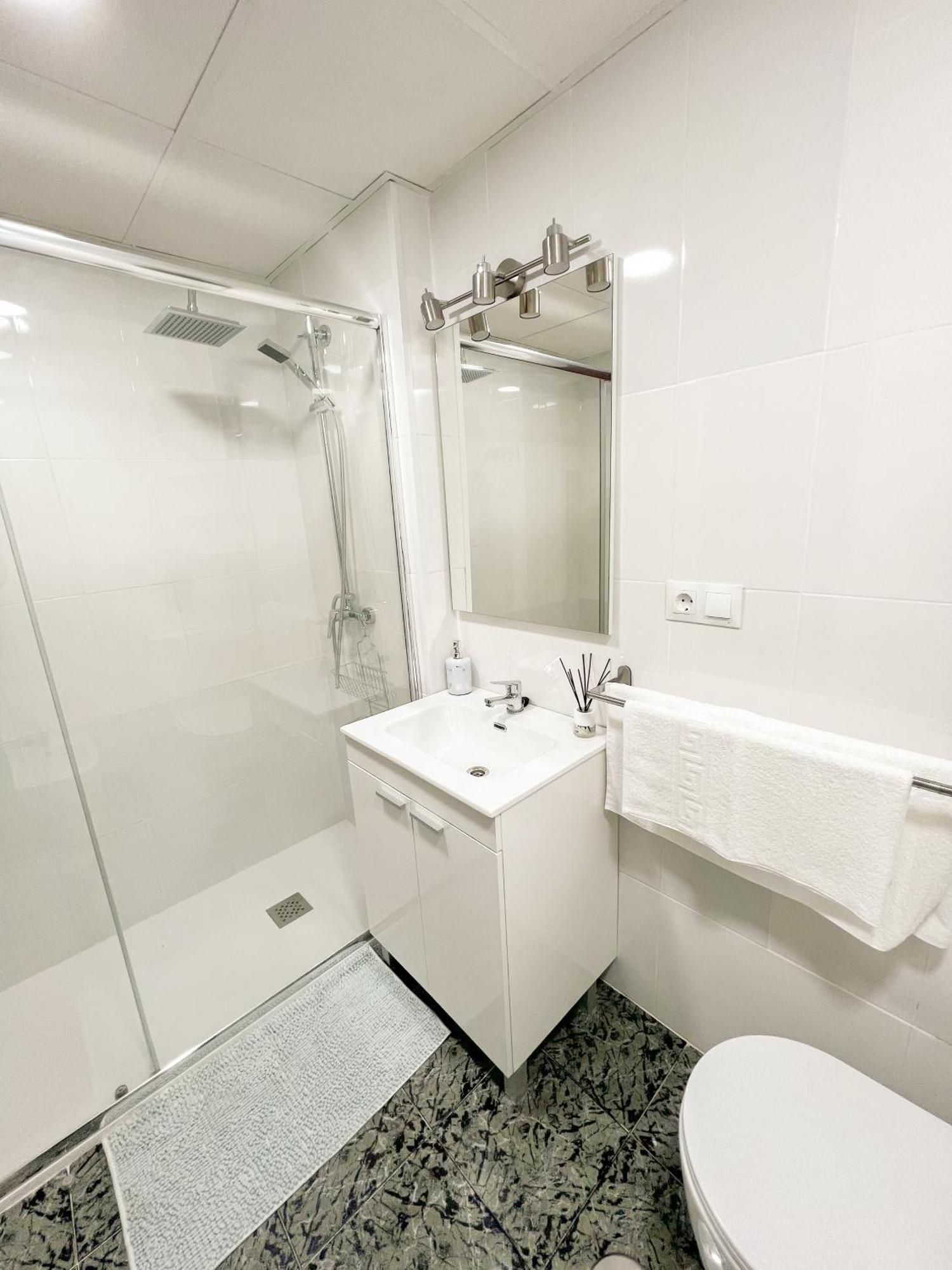 Apartmán Cozy And Bright Flat With Pool Torremolinos Exteriér fotografie